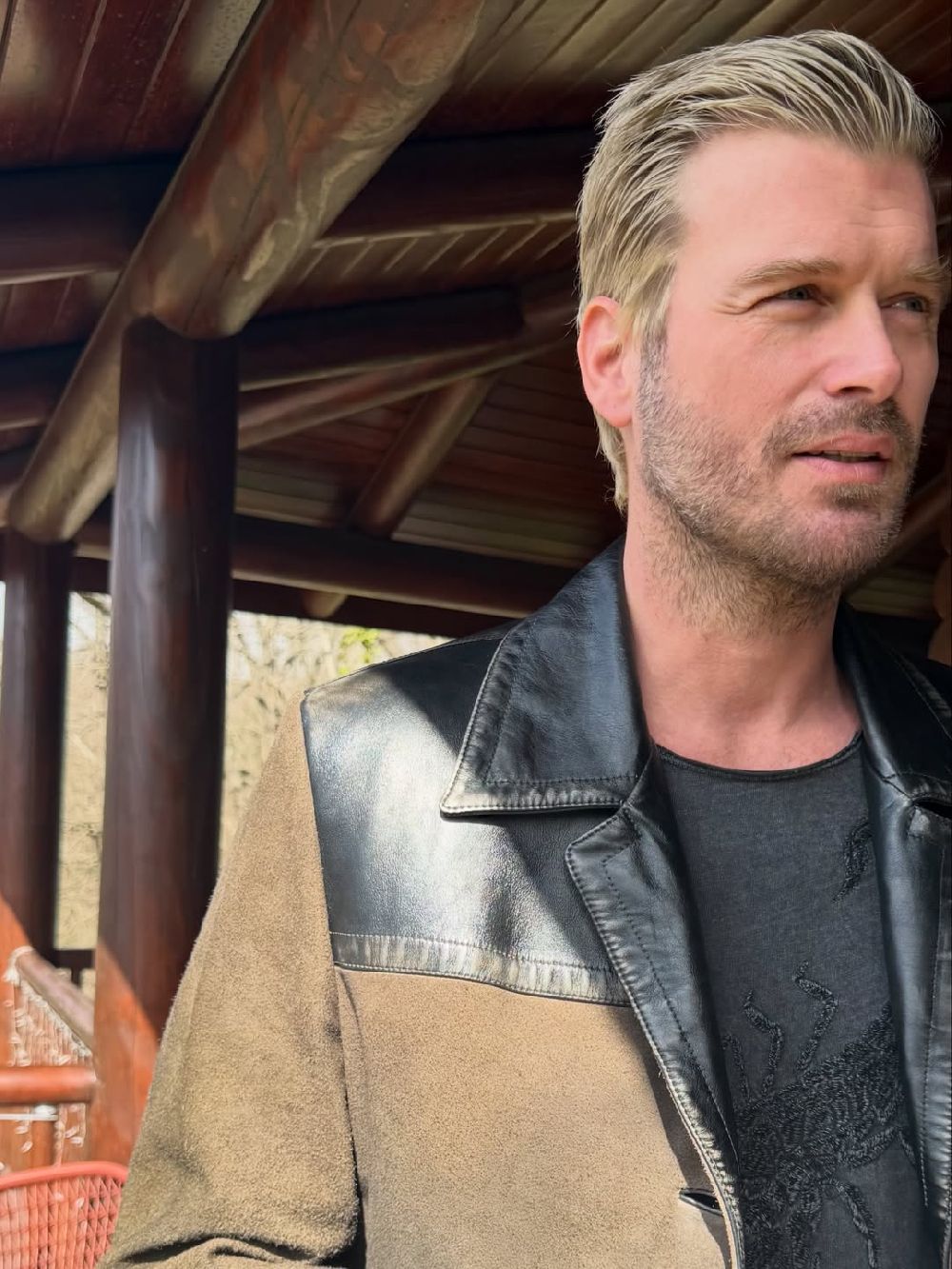Kıvanç Tatlıtuğ'un yeni imajını eşi Başak Dizer paylaştı