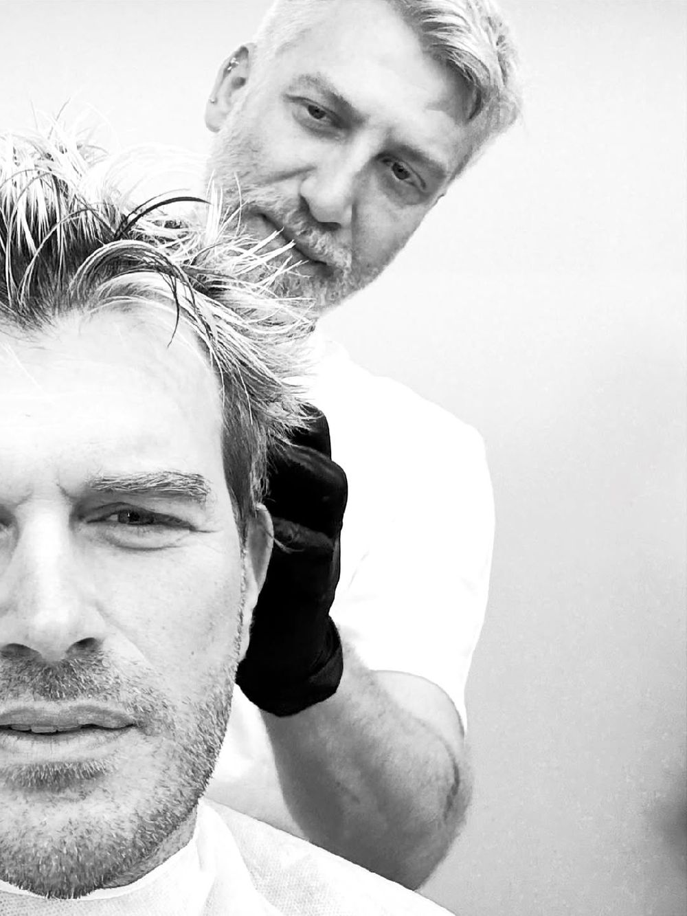 Kıvanç Tatlıtuğ'un yeni imajını eşi Başak Dizer paylaştı