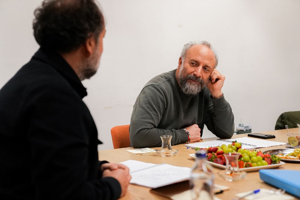 Meryem Uzerli ile Halit Ergenç, İmroz'da Bahar filminin okuma provasında bir araya geldi