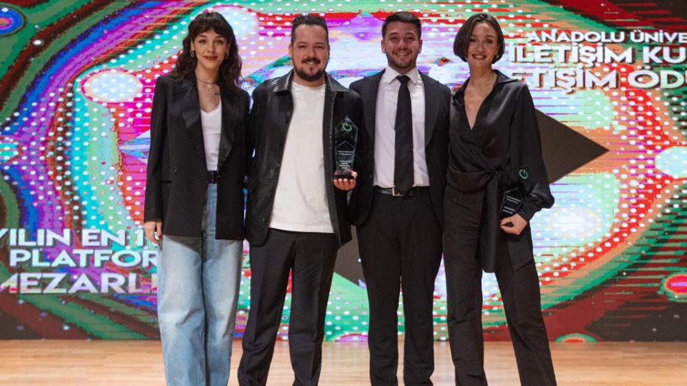 Mezarlık dizisine öğrencilerden anlamlı ödül