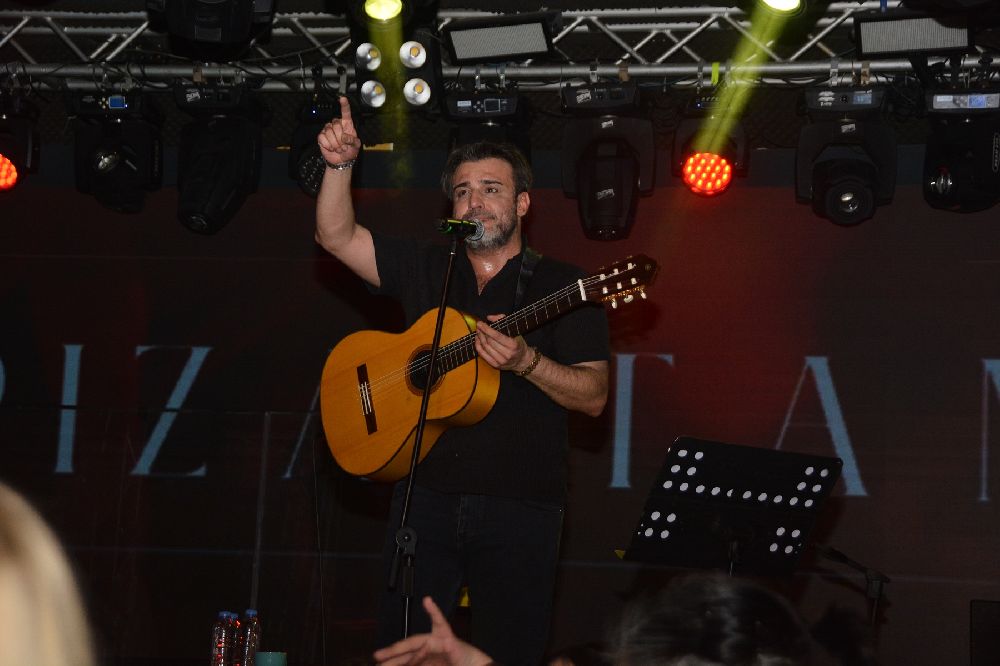 Rıza Tamer İzmir’i salladı