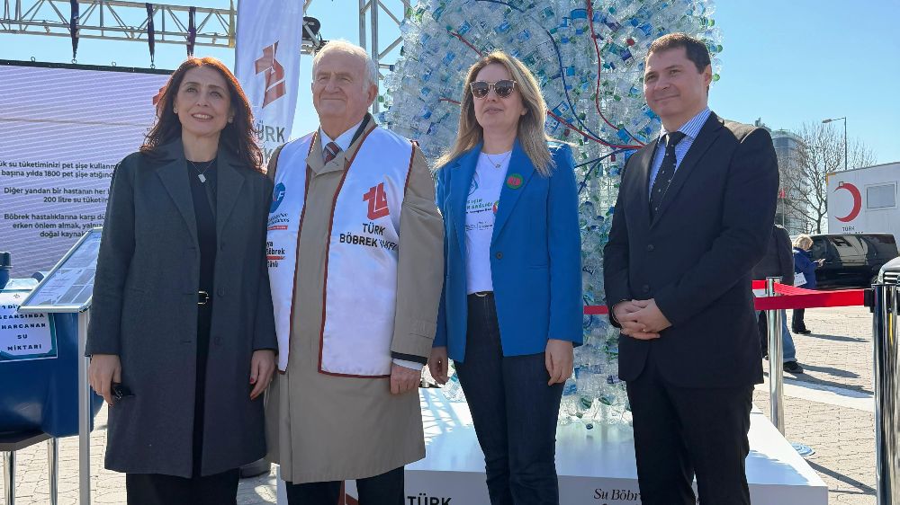 Türk Böbrek Vakfı, dev böbrek maketi ile böbrek sağlığı ve su kaynaklarının korunmasına dikkat çekti!   