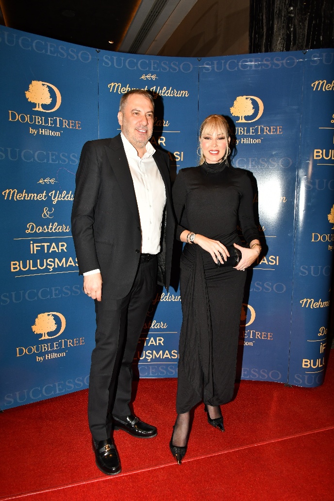 Ünlü isimleri buluşturan iftar