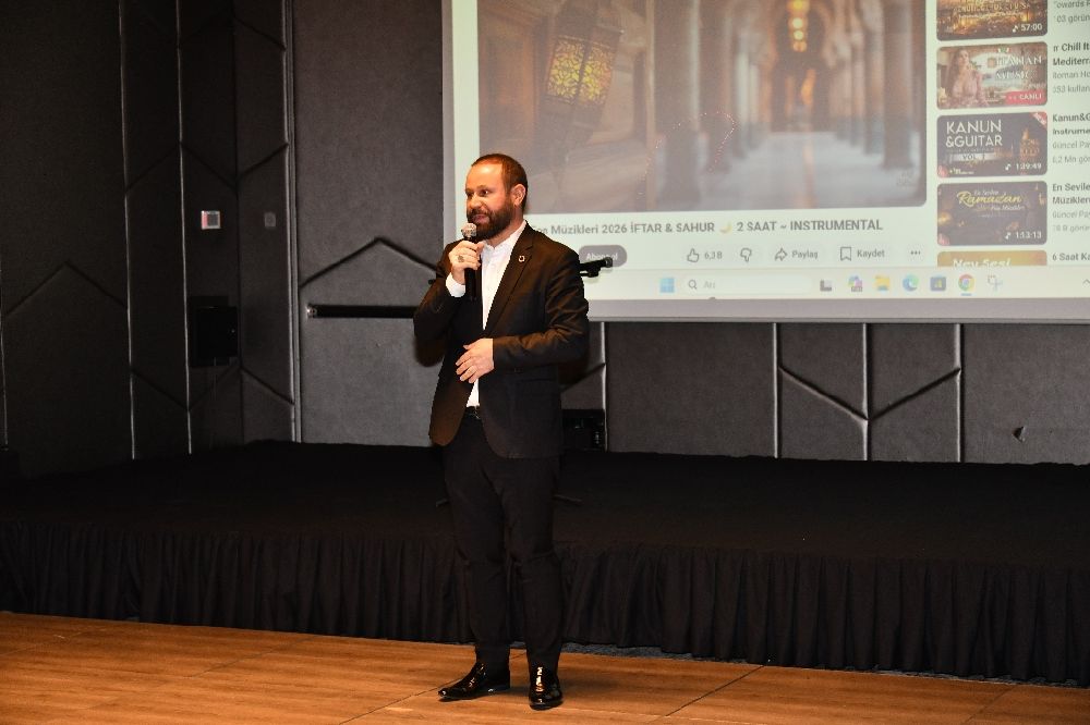 Ünlü isimleri buluşturan iftar