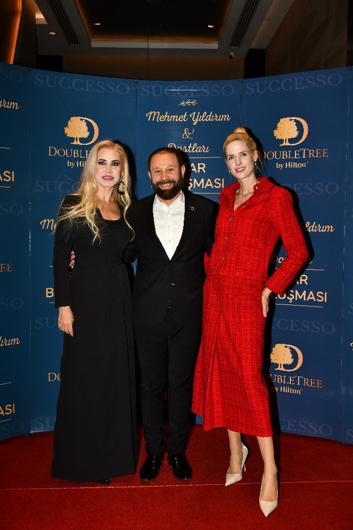 Ünlü isimleri buluşturan iftar