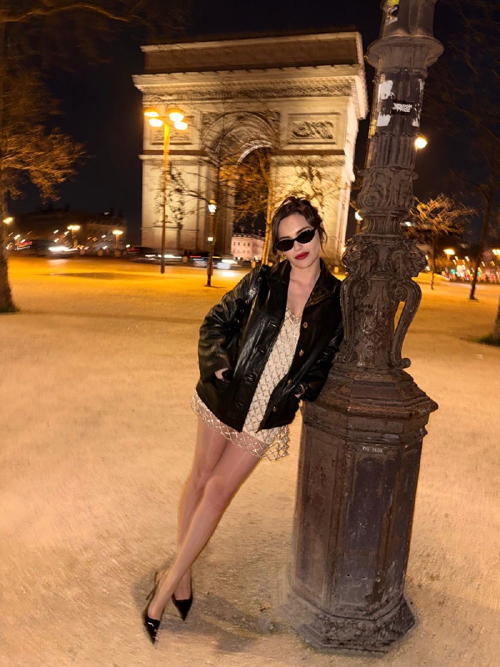 Yağmur Tanrısevsin Paris Moda Haftası şıklığıyla damga vurdu