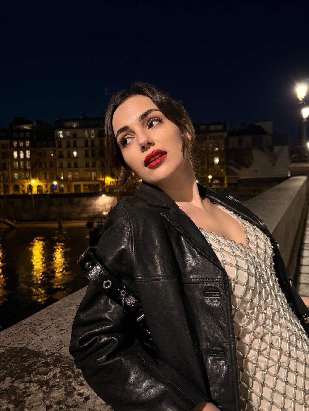 Yağmur Tanrısevsin Paris Moda Haftası şıklığıyla damga vurdu