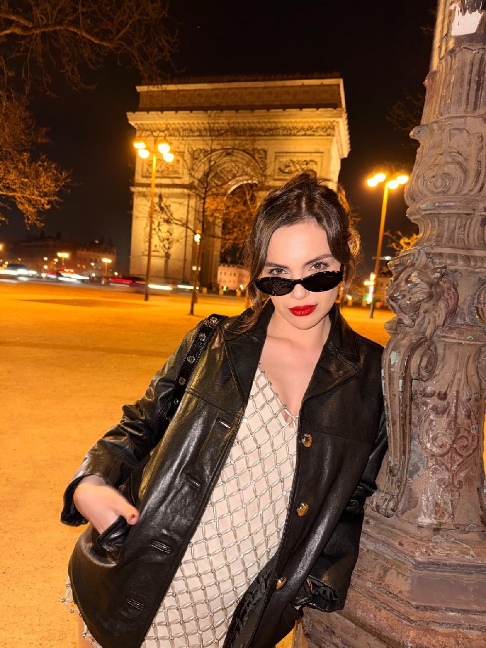 Yağmur Tanrısevsin Paris Moda Haftası şıklığıyla damga vurdu