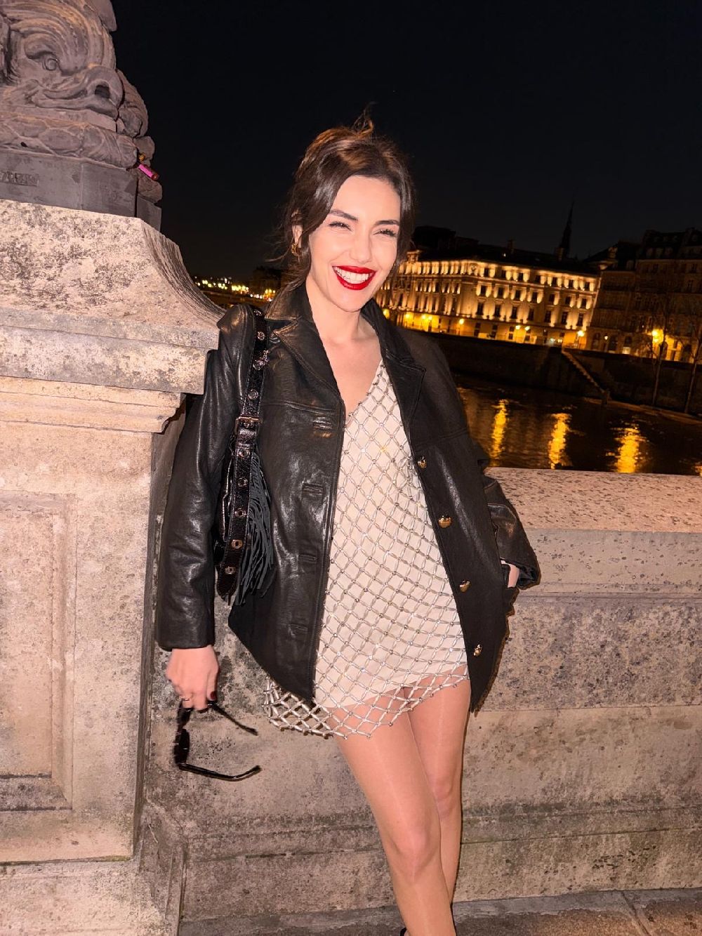 Yağmur Tanrısevsin Paris Moda Haftası şıklığıyla damga vurdu