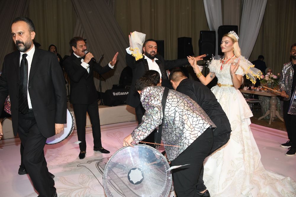 Acaban ve Metin Aileleri'nin masal gibi düğünü