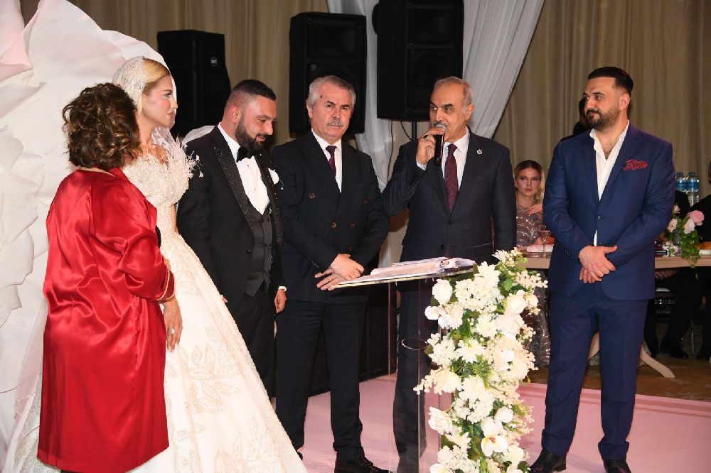 Acaban ve Metin Aileleri'nin masal gibi düğünü