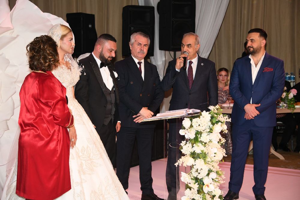 Acaban ve Metin Aileleri'nin masal gibi düğünü