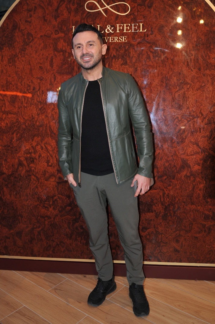 Açılışa ünlü isimler akın etti