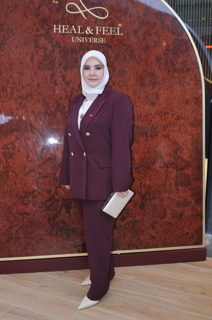 Açılışa ünlü isimler akın etti