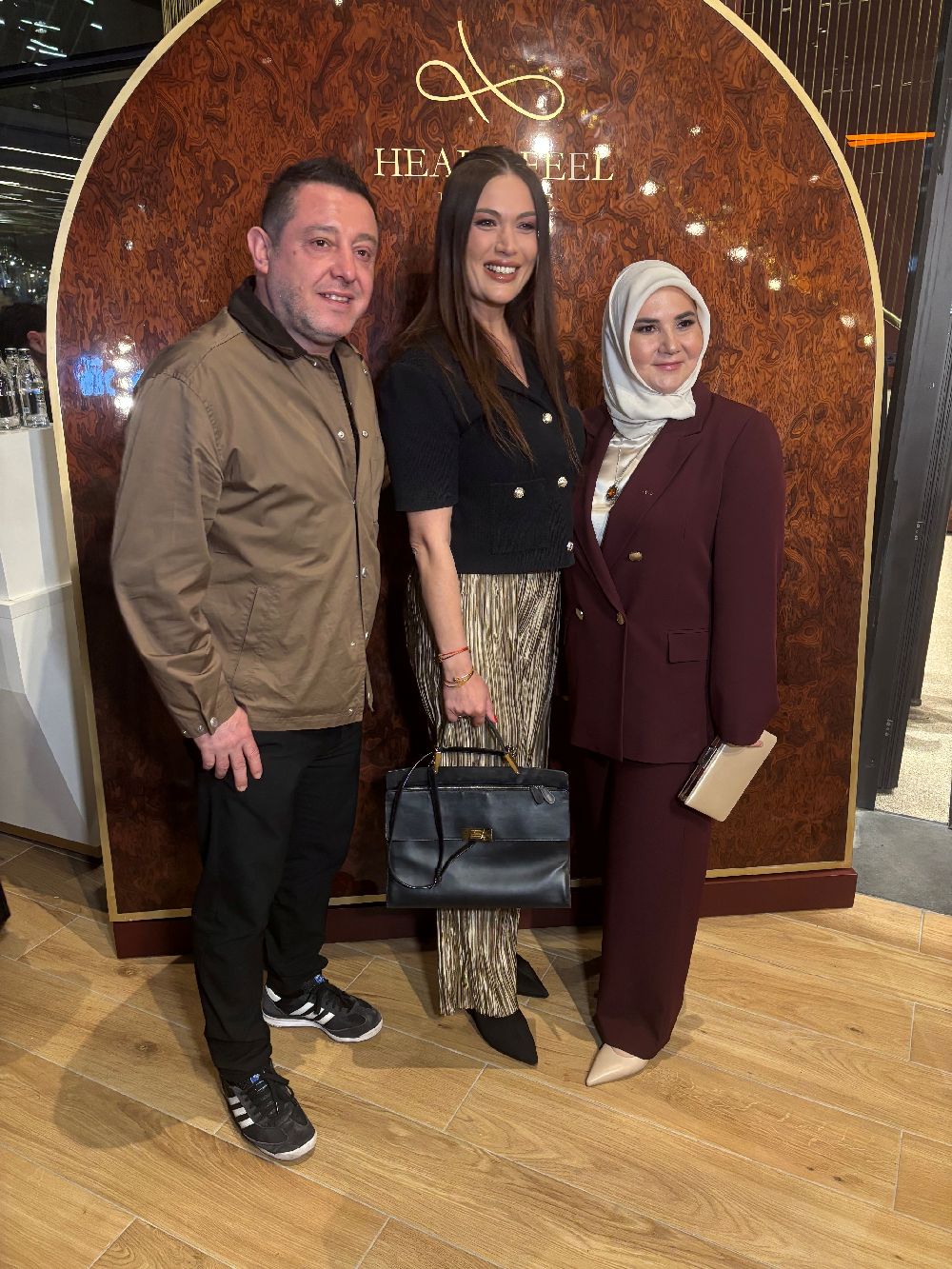 Açılışa ünlü isimler akın etti