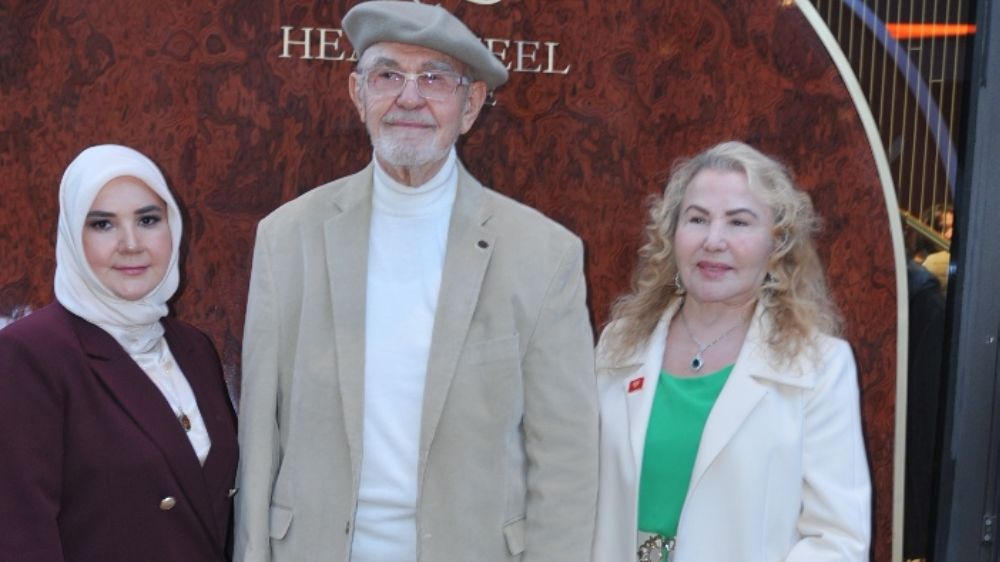 Açılışa ünlü isimler akın etti