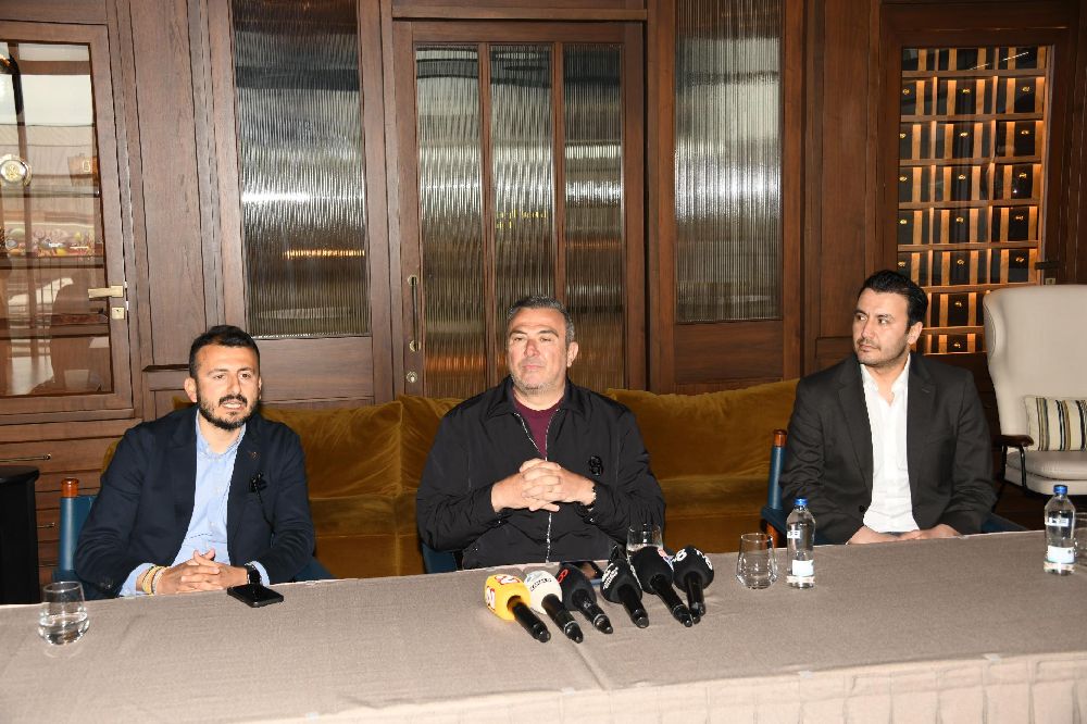 Antonis Remos: İstanbul'da zaman yolculuğuna çıkıyorsunuz