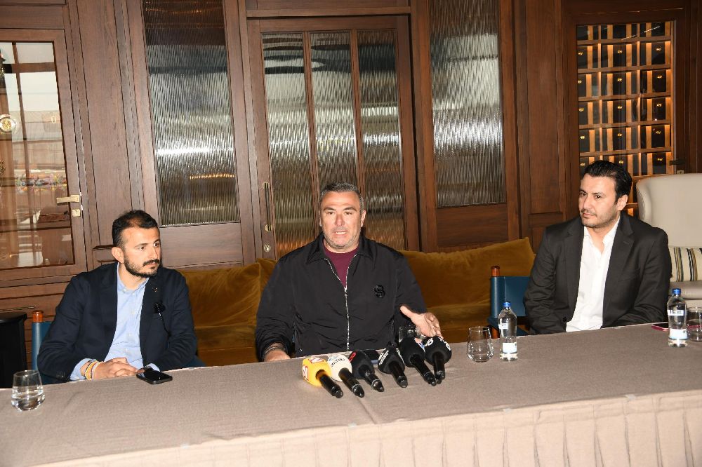 Antonis Remos: İstanbul'da zaman yolculuğuna çıkıyorsunuz
