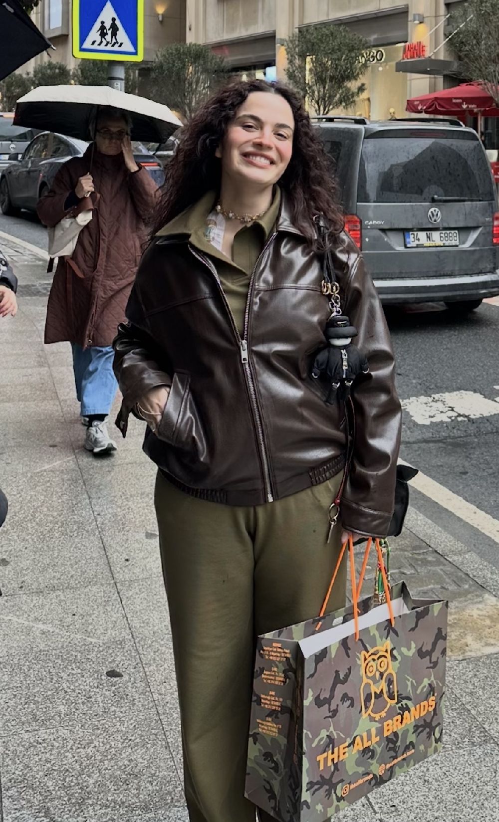 Aslı Bekiroğlu hastaneden izin alıp alışverişe çıktı