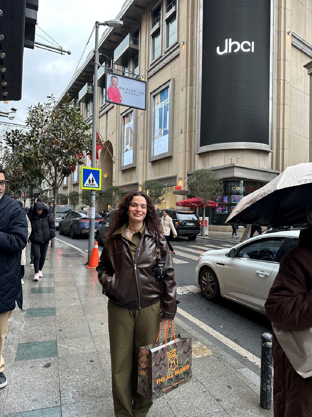 Aslı Bekiroğlu hastaneden izin alıp alışverişe çıktı