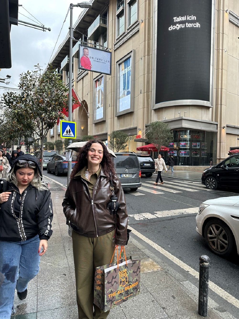 Aslı Bekiroğlu hastaneden izin alıp alışverişe çıktı