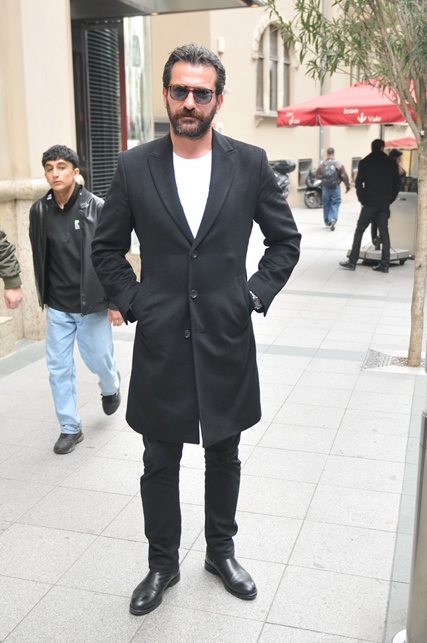 Burç Kümbetlioğlu'ndan Uzak Şehir yorumu