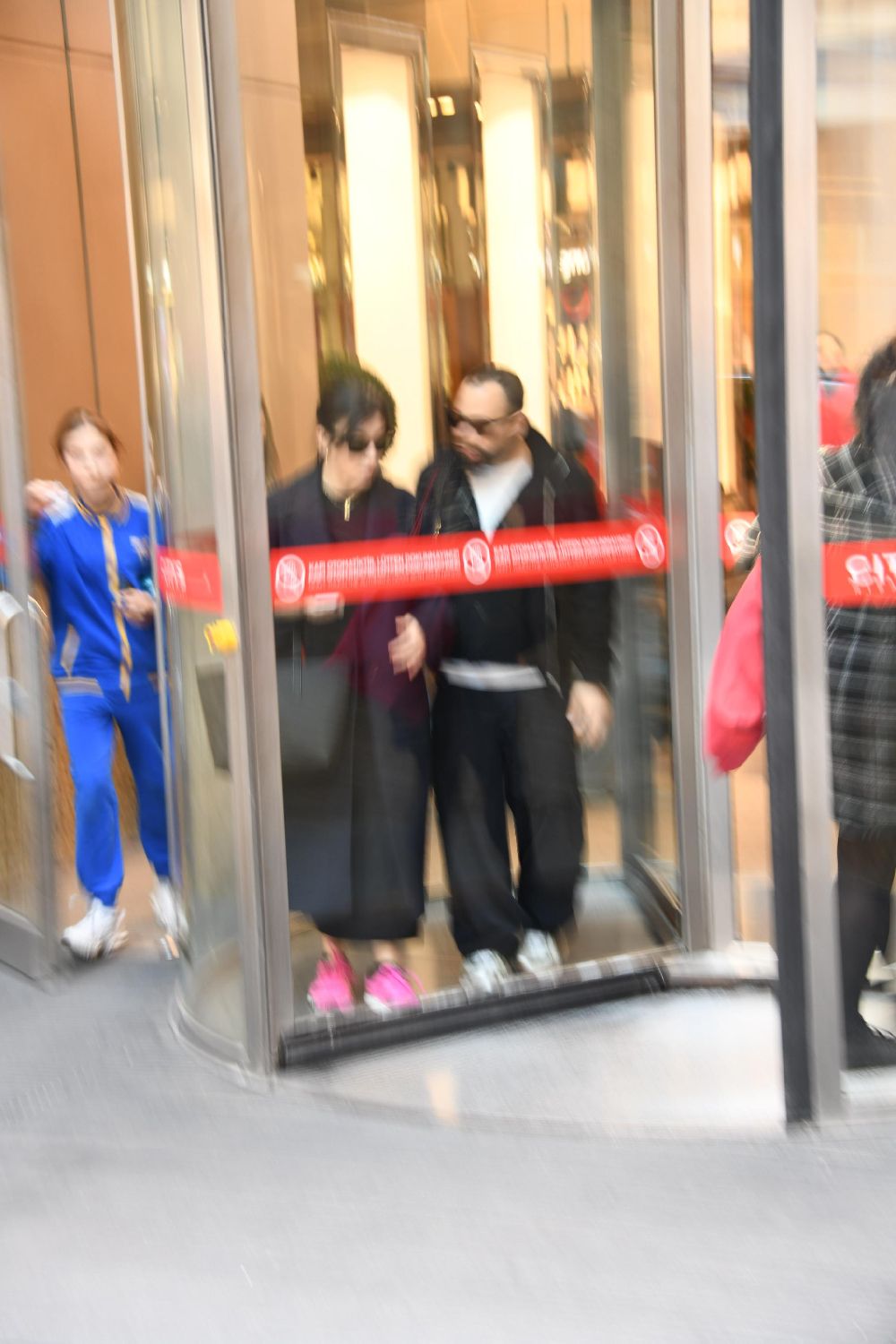 Burcu Gönder ve sevgilisi Dimitrios Ordoulidis'in AVM turu