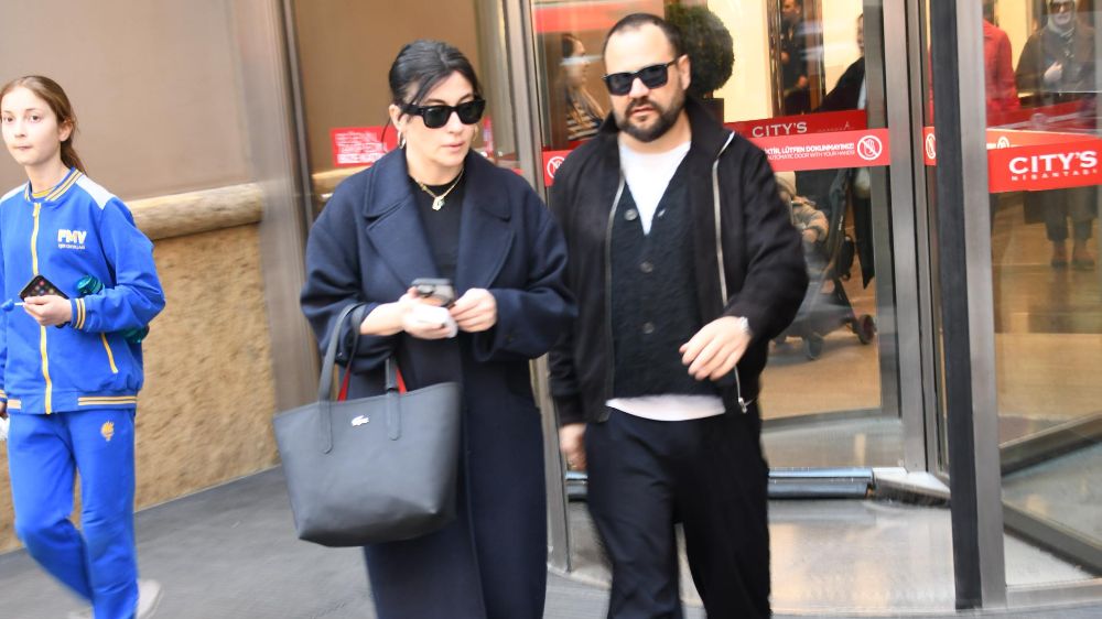 Burcu Gönder ve sevgilisi Dimitrios Ordoulidis'in AVM turu