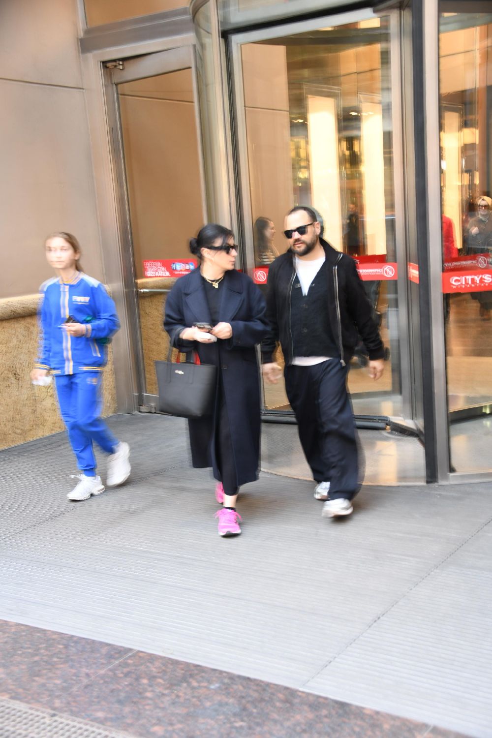 Burcu Gönder ve sevgilisi Dimitrios Ordoulidis'in AVM turu