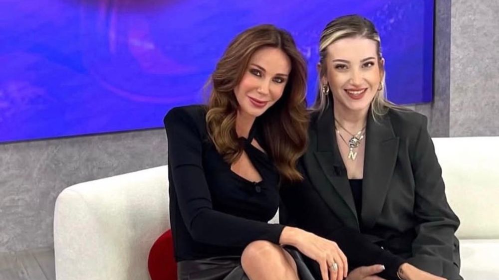 Ece Sarı yakın arkadaşı Demet Şener'in doğum gününü kutladı