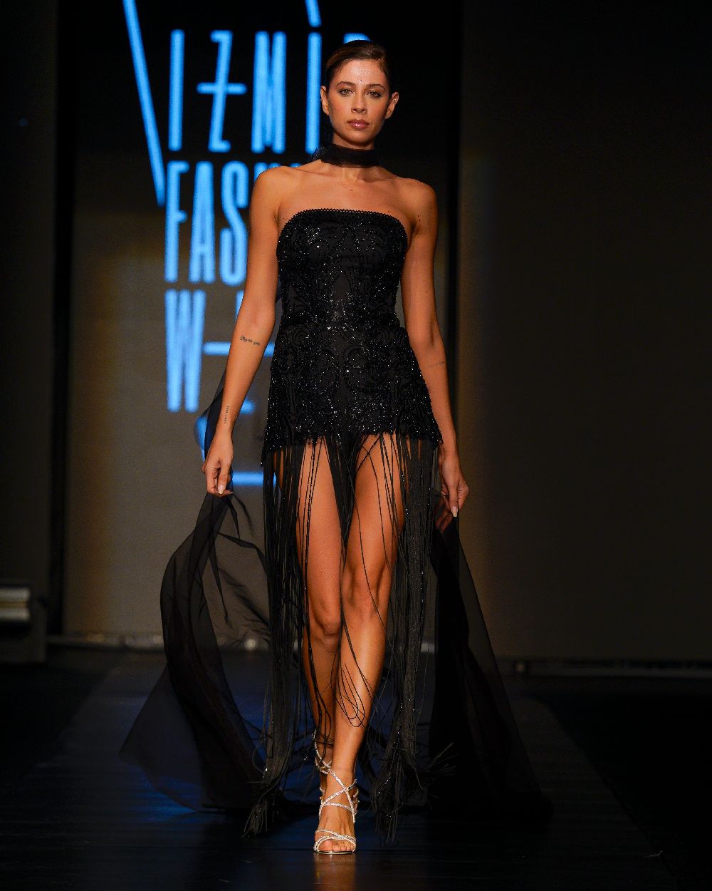 Esin Özyiğit koleksiyonunu İzmir Fashion Week'te sergiledi