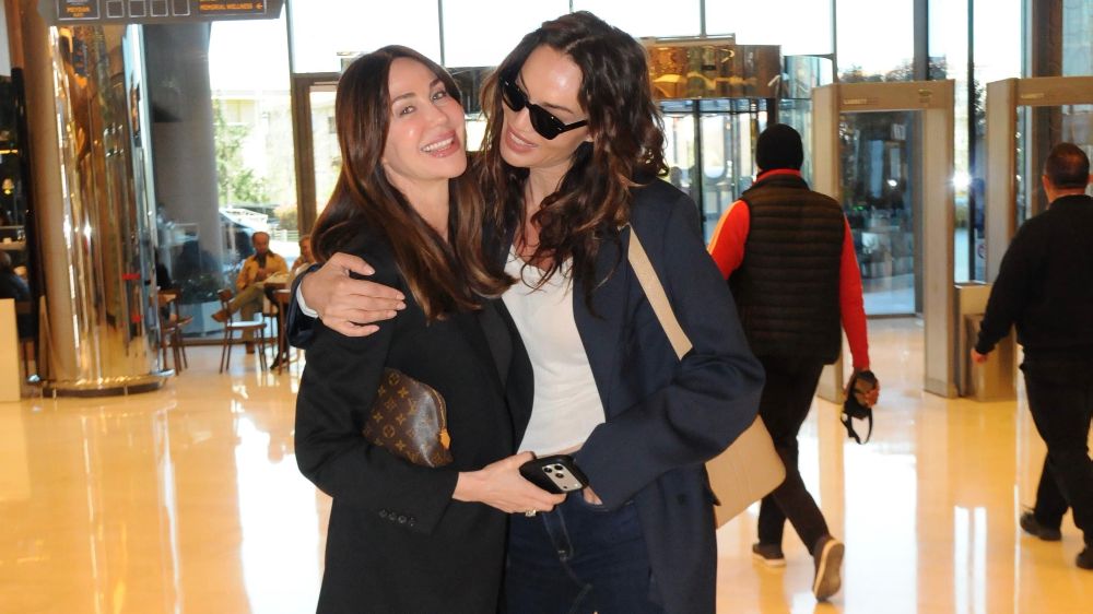 Güzide Duran ve Demet Şener'in AVM turu