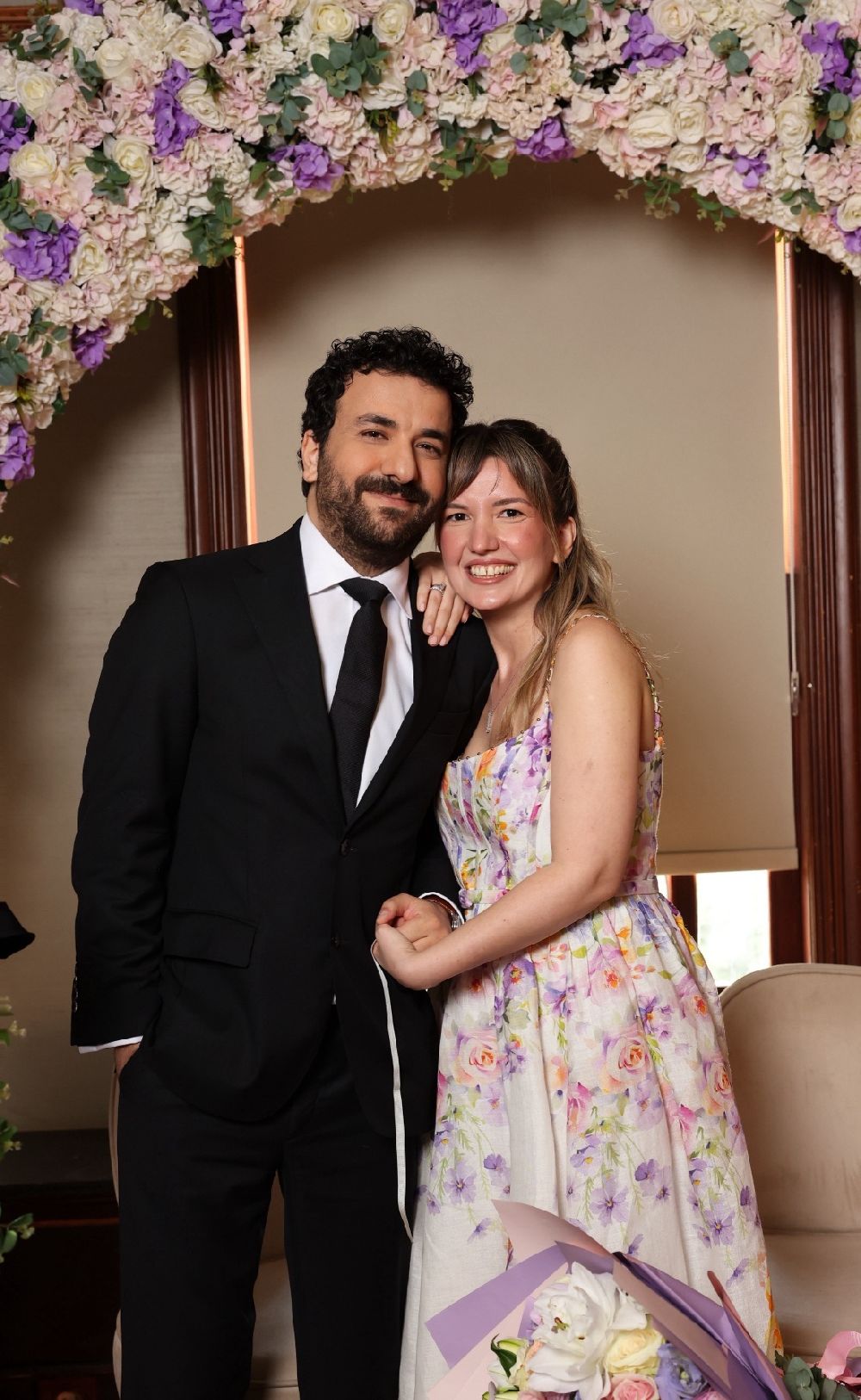 Hasan Can Kaya ve Duygu Karabaş nişanlandı