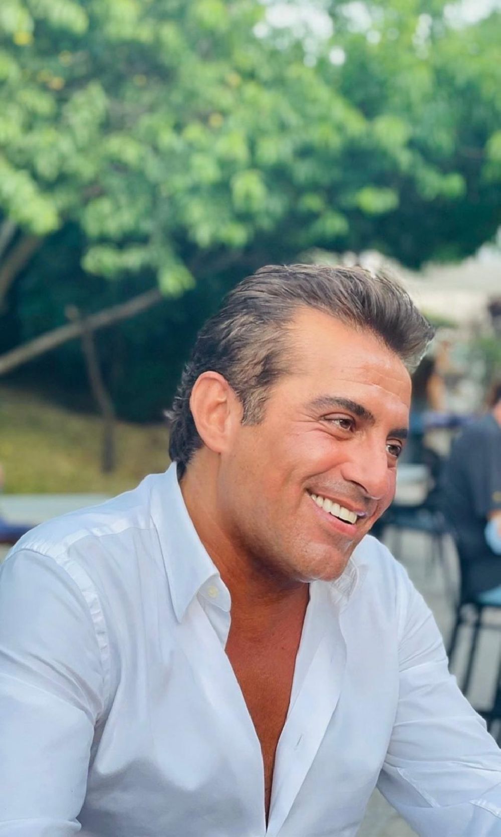 Murat Öztarhan'ın İnsan Aplikasyonları Aşkın İçindeki Tehlikeli Aplikasyonlar kitabı çıkıyor
