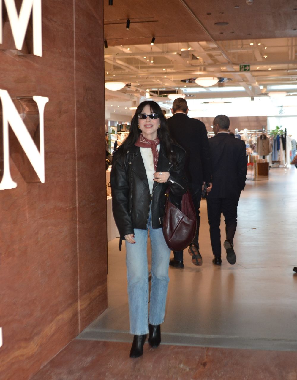 Özge Gürel'in AVM tarzı