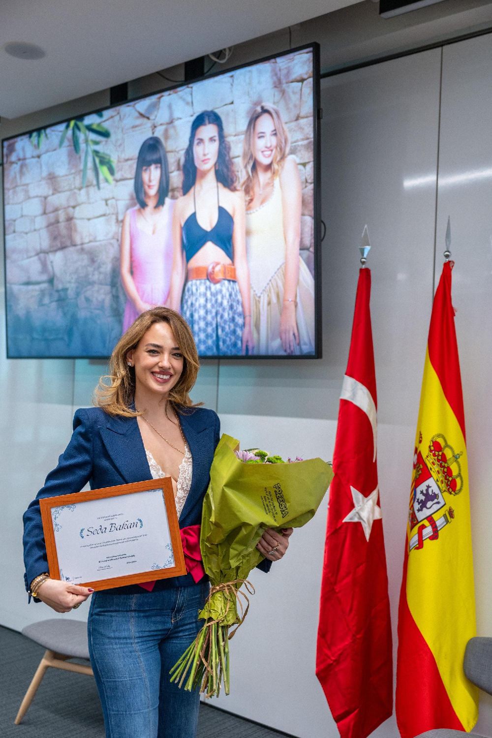 Seda Bakan’a İspanya’da büyük ilgi