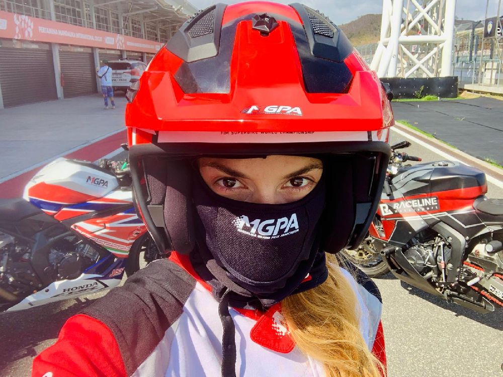 Selin Uzal sınırları aşıyor!