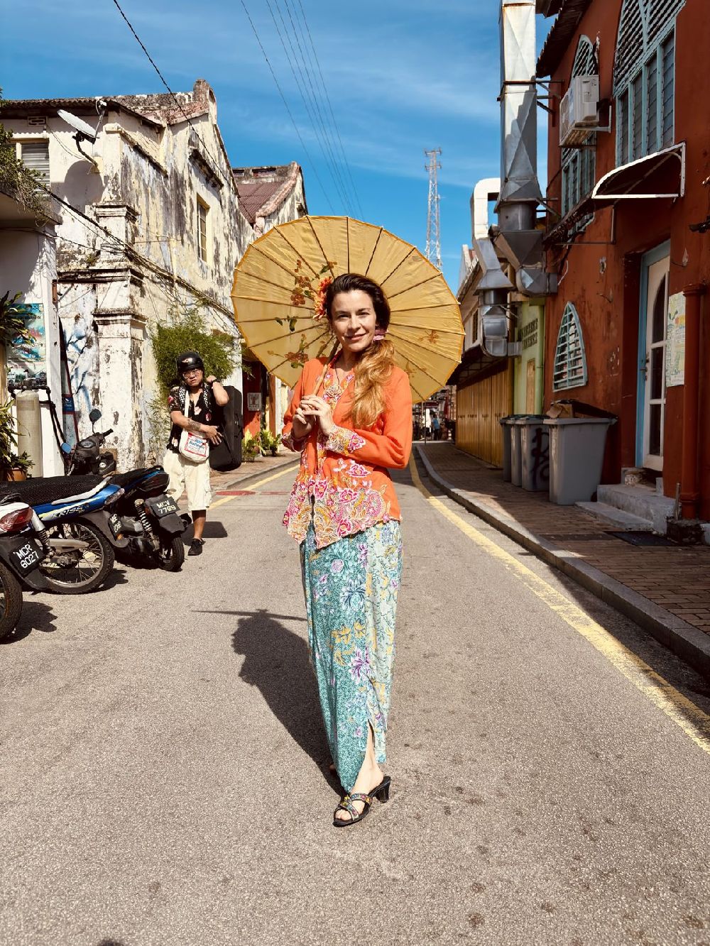 Selin Uzal sınırları aşıyor!