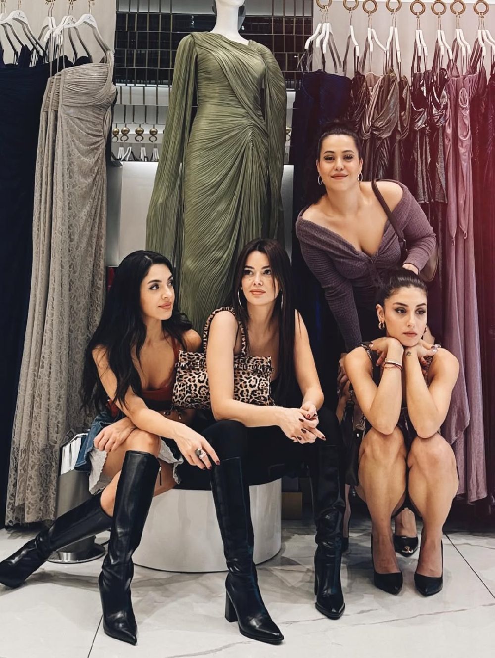 Üç ay boyunca pole dansı dersi aldılar