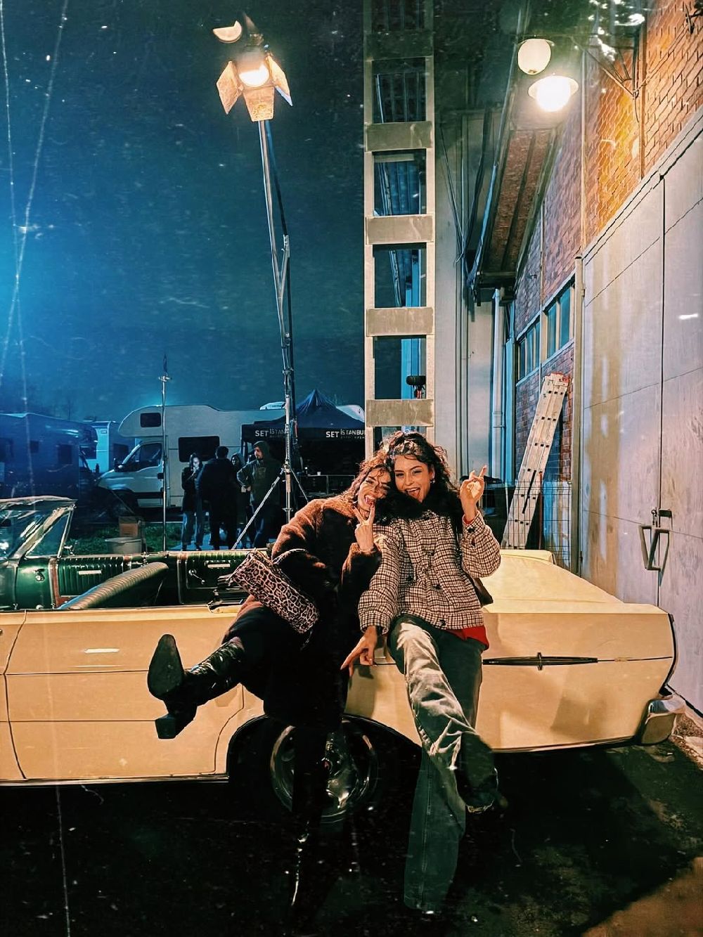 Üç ay boyunca pole dansı dersi aldılar