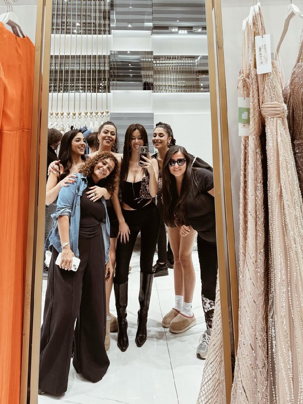 Üç ay boyunca pole dansı dersi aldılar