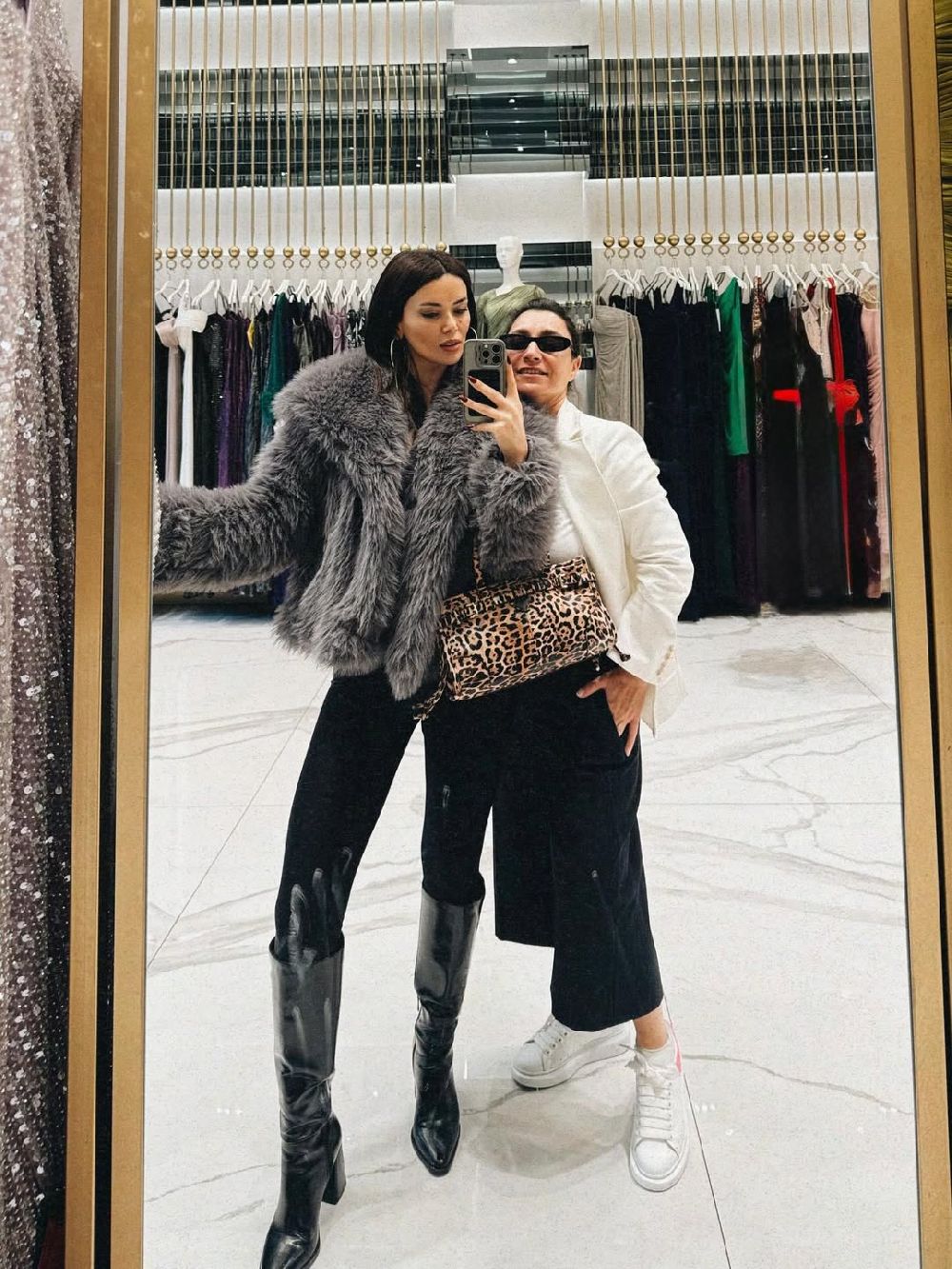 Üç ay boyunca pole dansı dersi aldılar