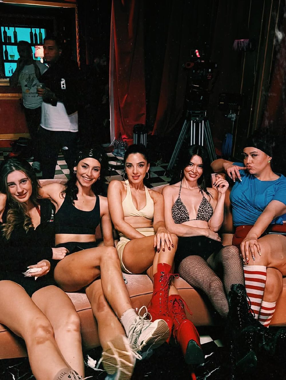 Üç ay boyunca pole dansı dersi aldılar