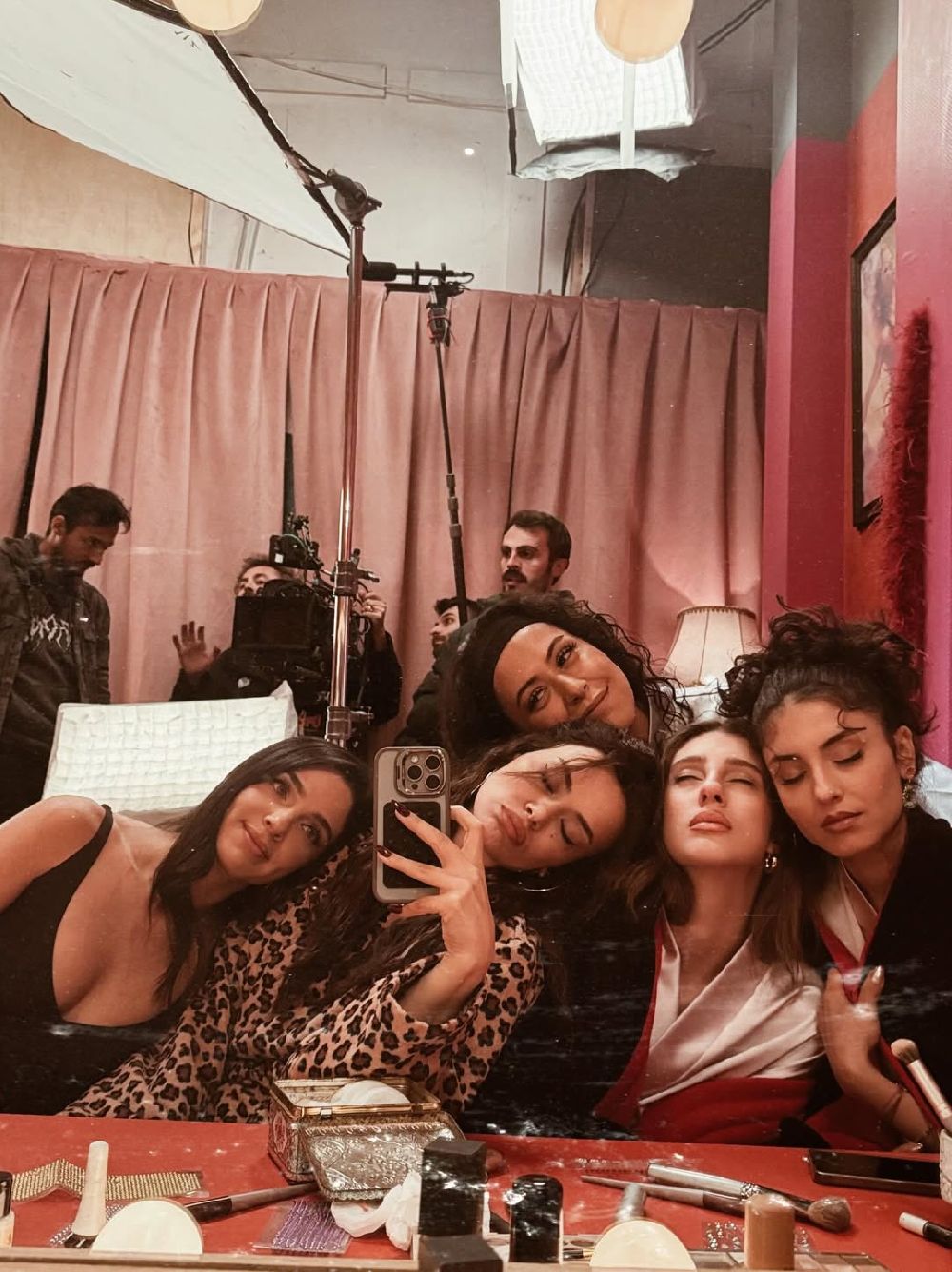 Üç ay boyunca pole dansı dersi aldılar