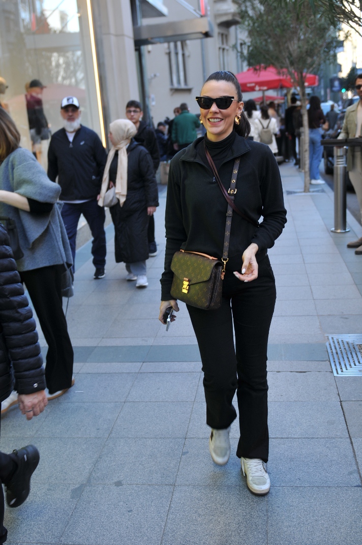 Yurt dışından yeni gelen Tuvana Türkay'dan sorulara cevap yok