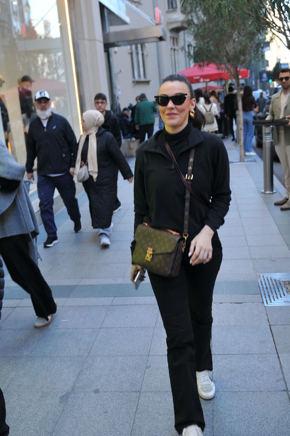 Yurt dışından yeni gelen Tuvana Türkay'dan sorulara cevap yok