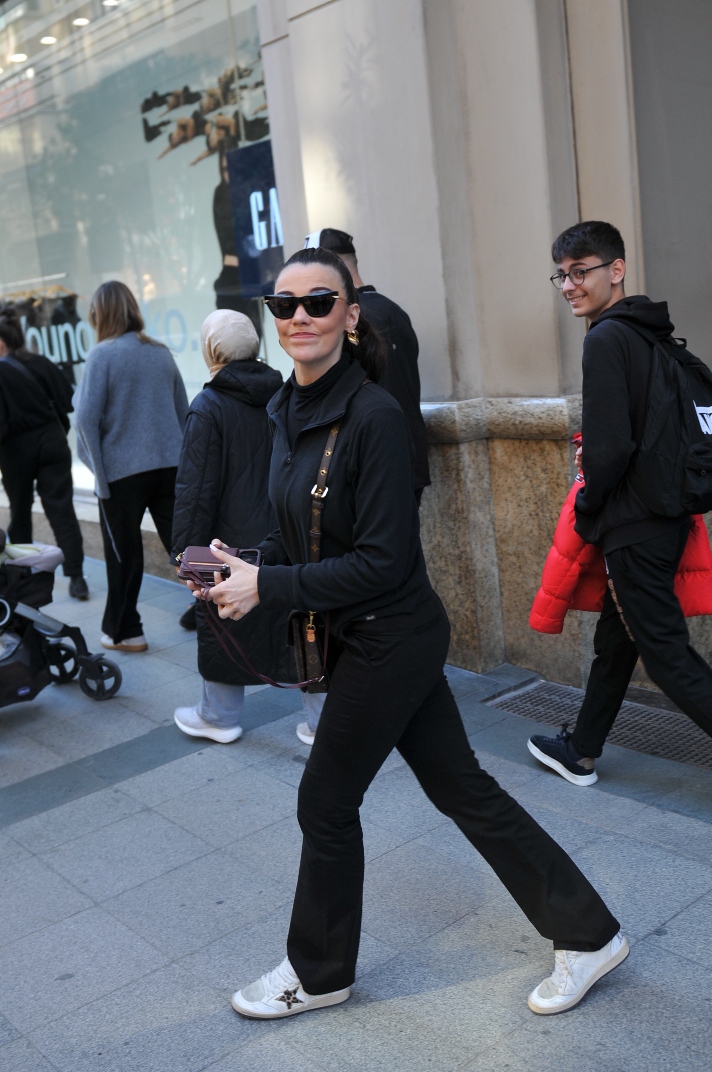 Yurt dışından yeni gelen Tuvana Türkay'dan sorulara cevap yok