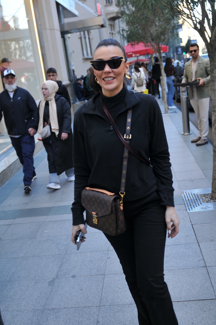 Yurt dışından yeni gelen Tuvana Türkay'dan sorulara cevap yok