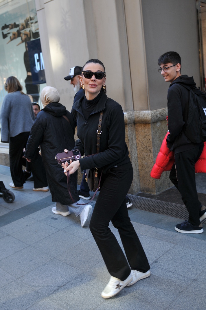 Yurt dışından yeni gelen Tuvana Türkay'dan sorulara cevap yok