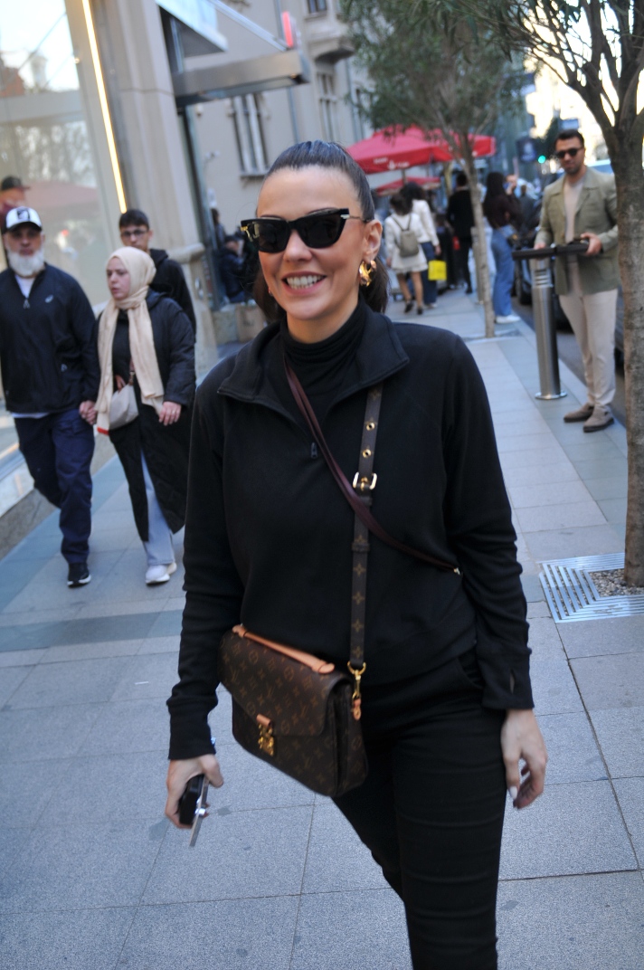 Yurt dışından yeni gelen Tuvana Türkay'dan sorulara cevap yok